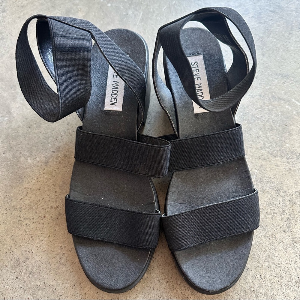Size 7 Steve Madden sandals - good condition!